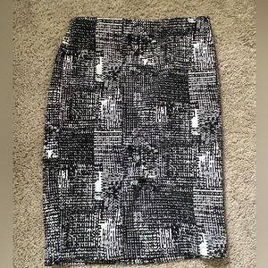 EUC Vince Camuto zipper back or skirt. Medium but fits like a large.